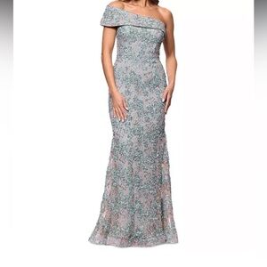 Elegant Off-Shoulder Lace Evening Gown